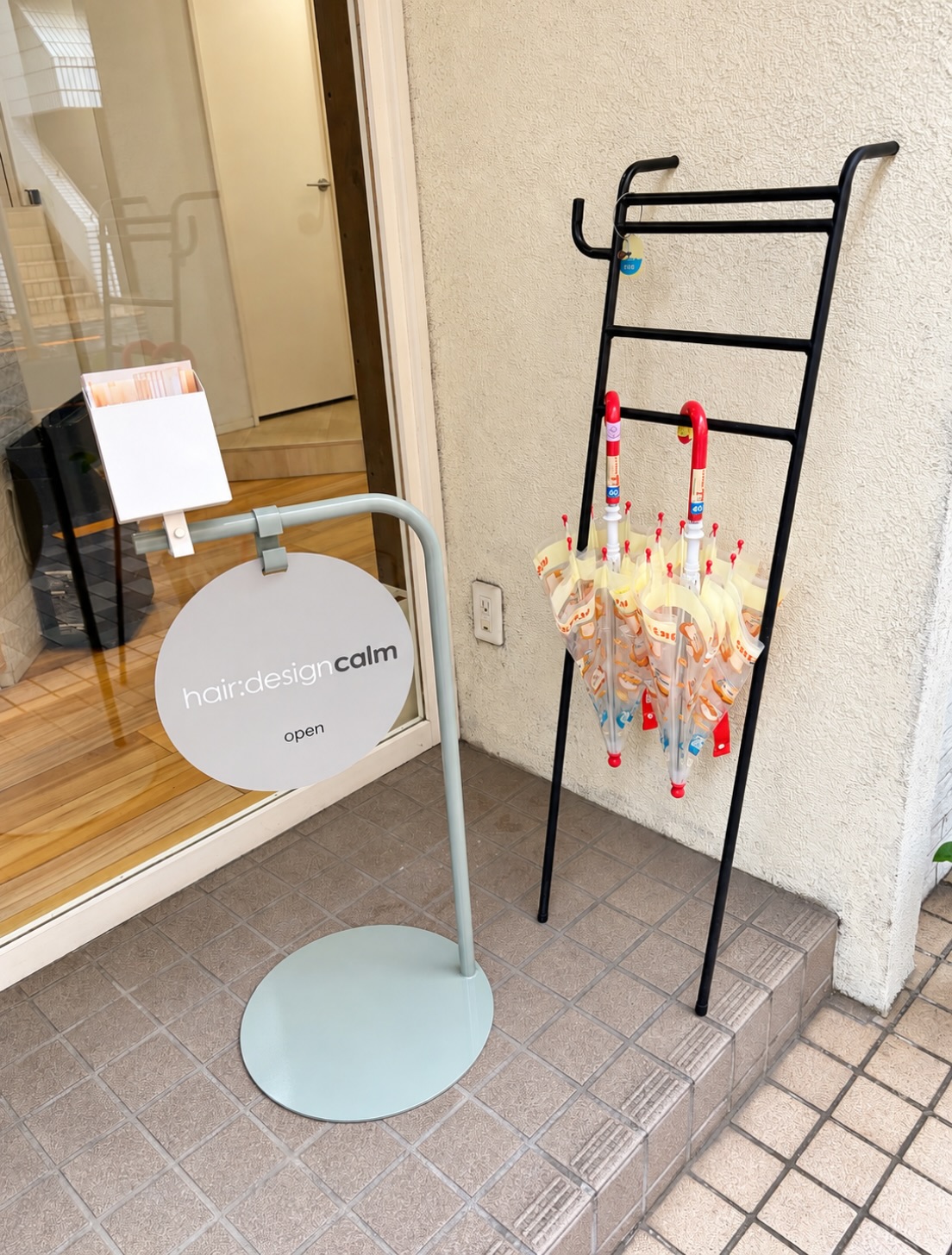かわいい傘でご来店中